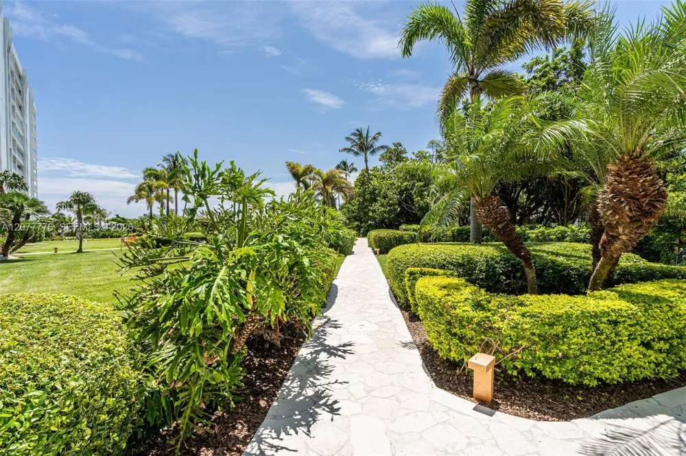 607 Ocean Dr #10K Key Biscayne, FL 33149