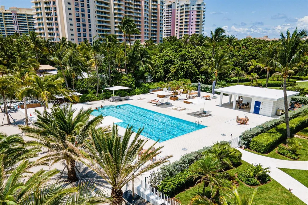 607 Ocean Dr #10K Key Biscayne, FL 33149