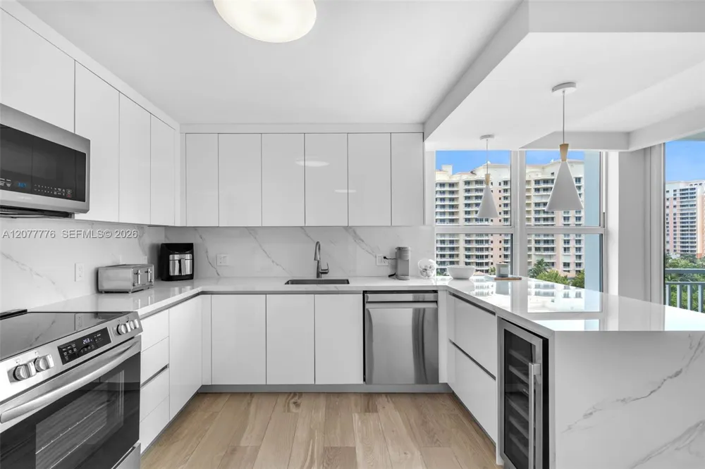 607 Ocean Dr #10K Key Biscayne, FL 33149