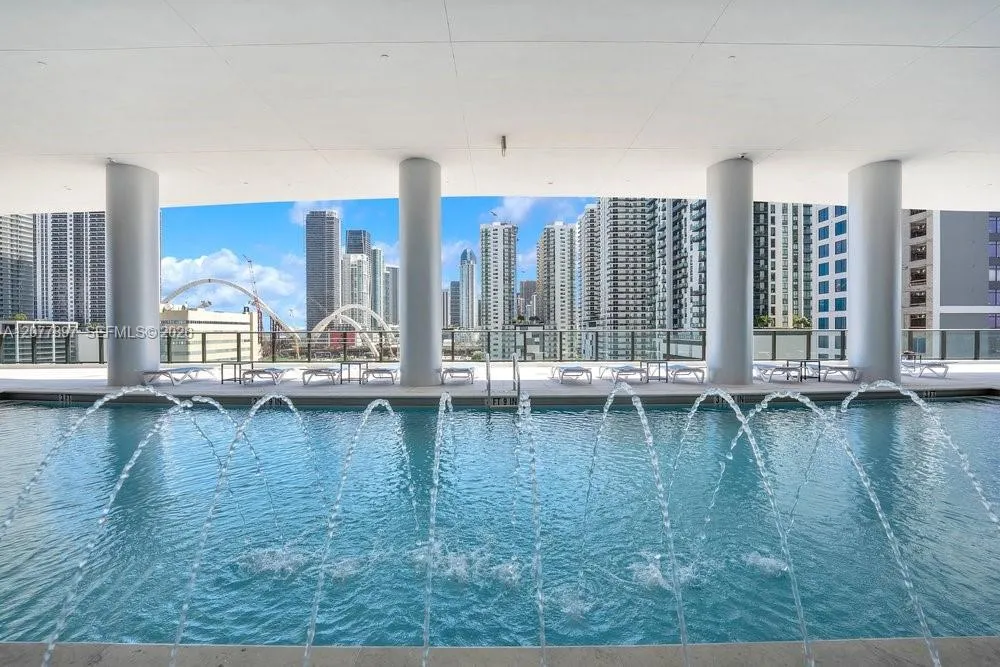 1600 NE 1st Ave #2811 Miami, FL 33132