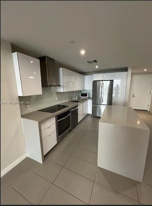 1600 NE 1st Ave #2811 Miami, FL 33132
