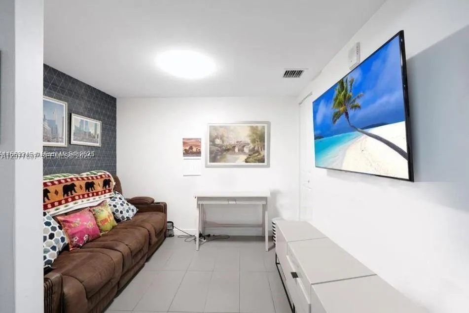 1600 NE 1st Ave #2811 Miami, FL 33132