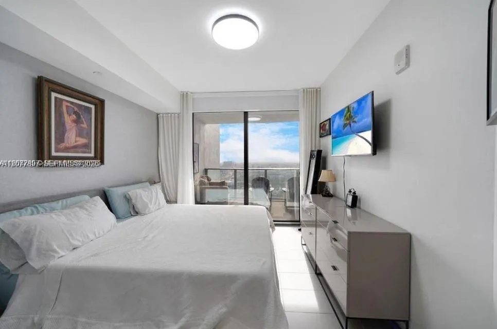 1600 NE 1st Ave #2811 Miami, FL 33132