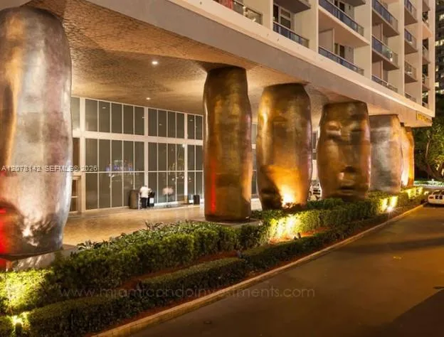 475 Brickell Ave #3908 Miami, FL 33131