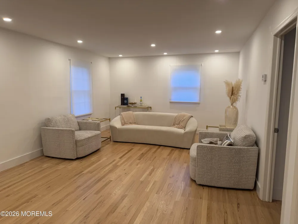 534 Apple Drive Oakhurst, NJ 07755