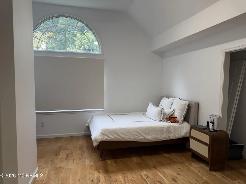 534 Apple Drive Oakhurst, NJ 07755
