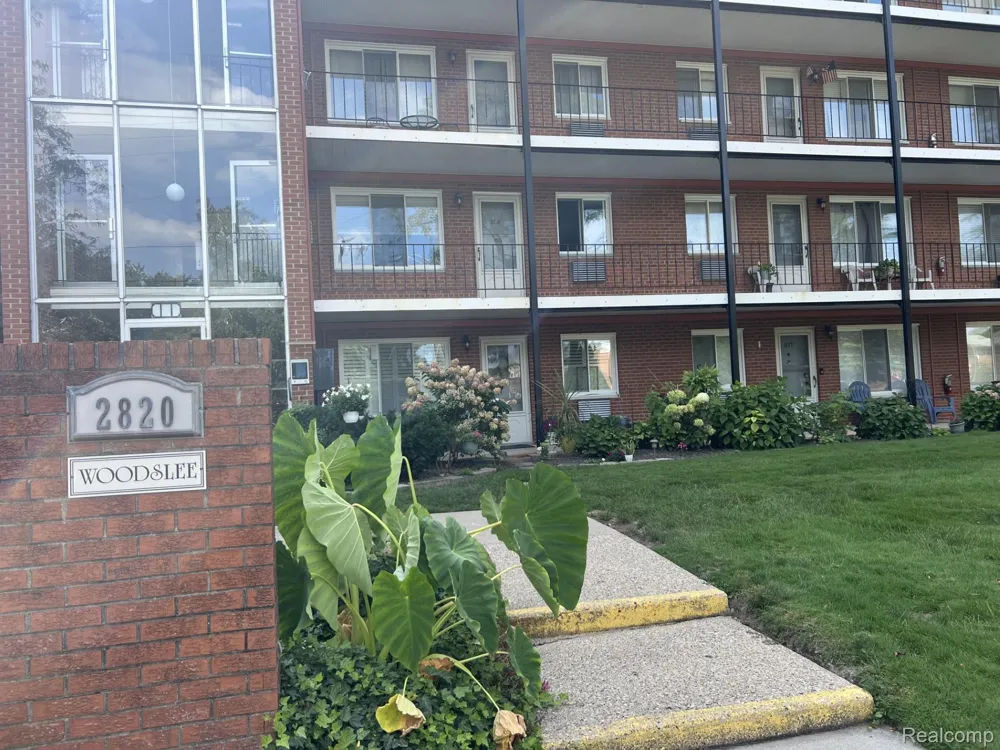 2820 Woodslee Drive #107 Royal Oak City, MI 48073
