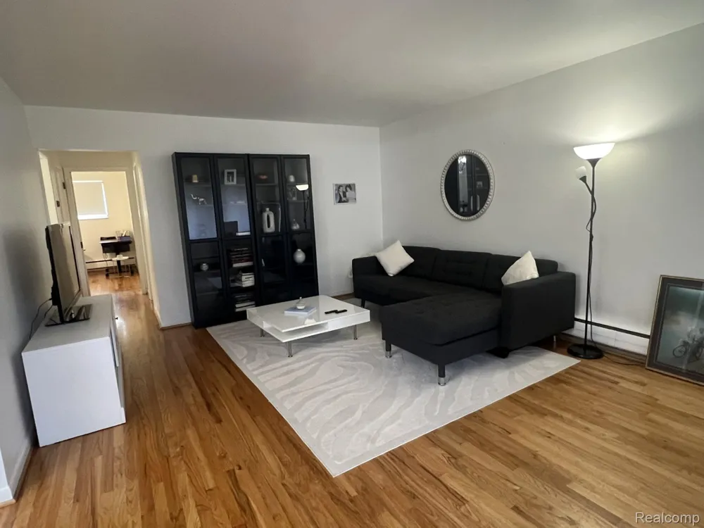 2820 Woodslee Drive #107 Royal Oak City, MI 48073