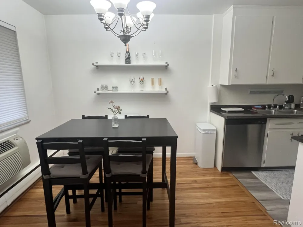 2820 Woodslee Drive #107 Royal Oak City, MI 48073