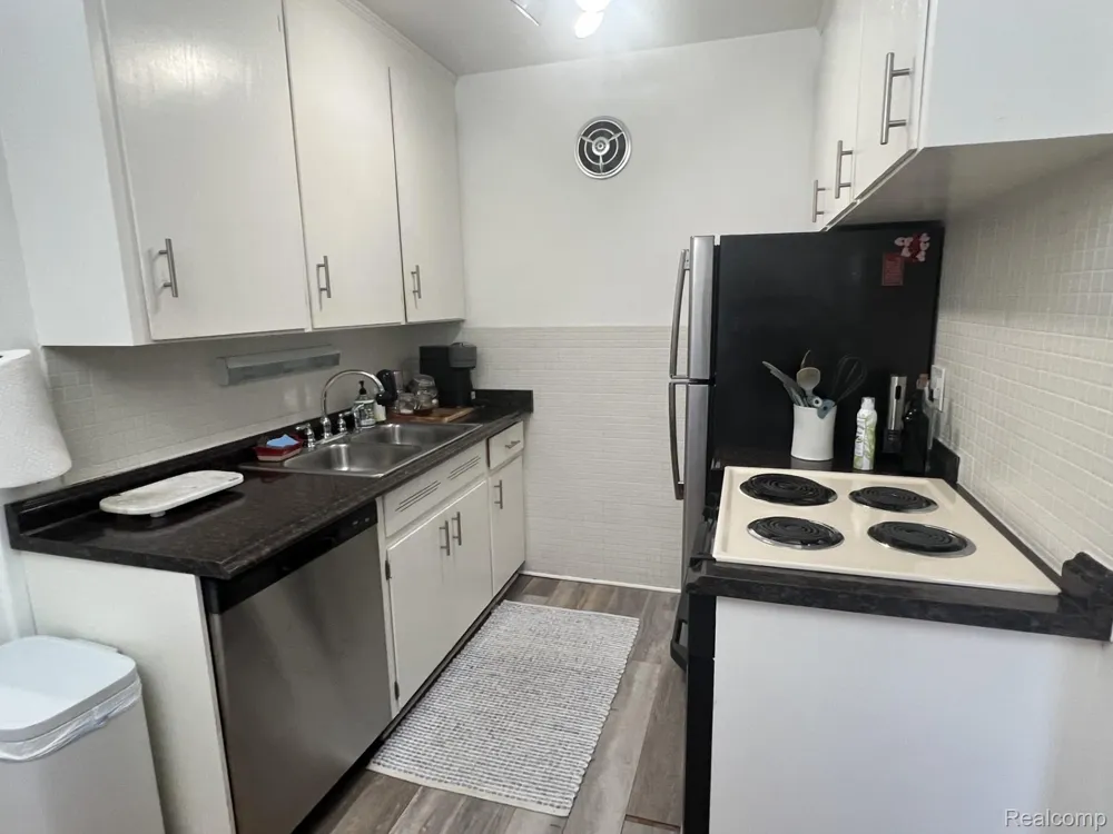 2820 Woodslee Drive #107 Royal Oak City, MI 48073