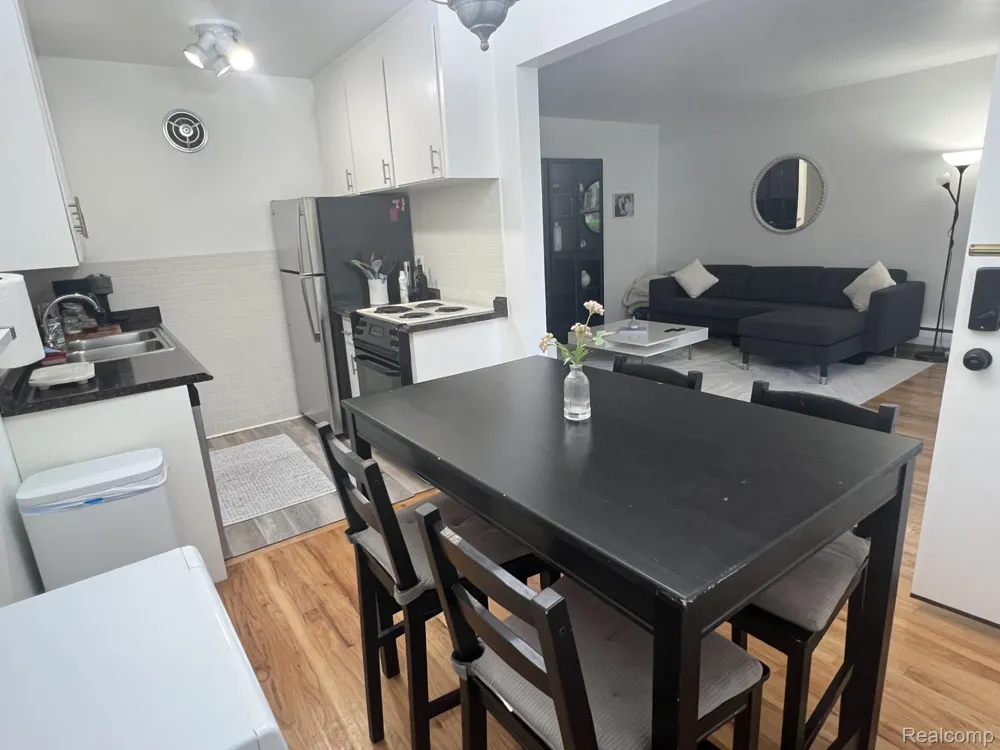 2820 Woodslee Drive #107 Royal Oak City, MI 48073