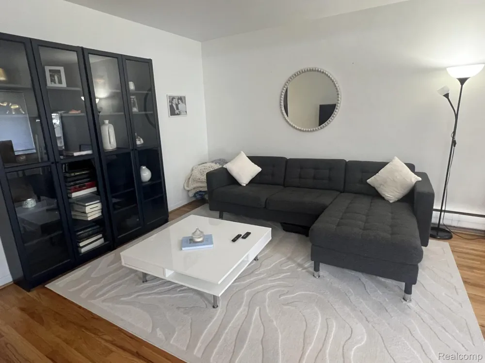 2820 Woodslee Drive #107 Royal Oak City, MI 48073