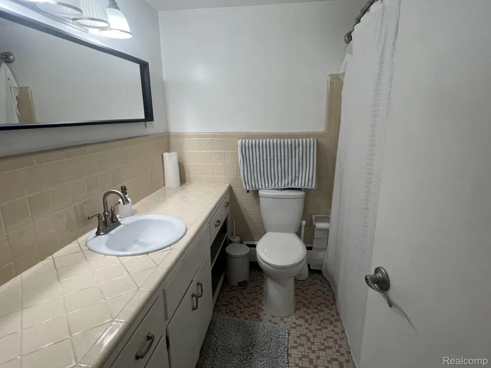 2820 Woodslee Drive #107 Royal Oak City, MI 48073