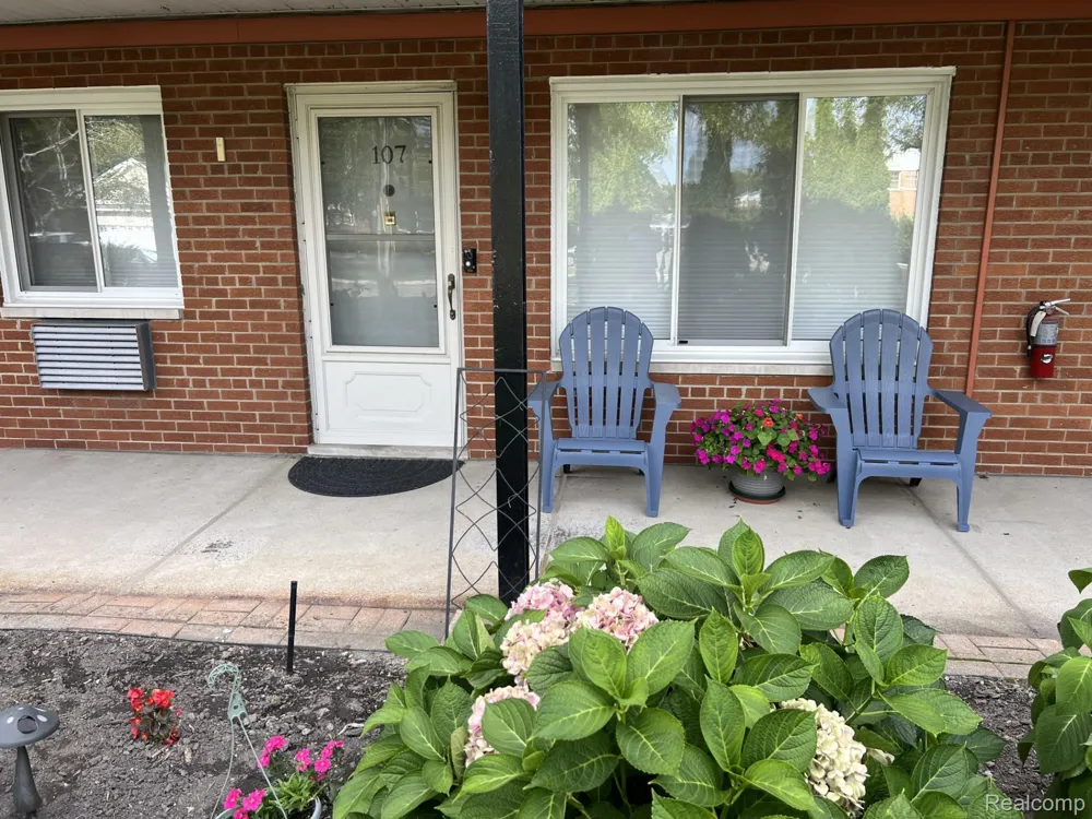 2820 Woodslee Drive #107 Royal Oak City, MI 48073