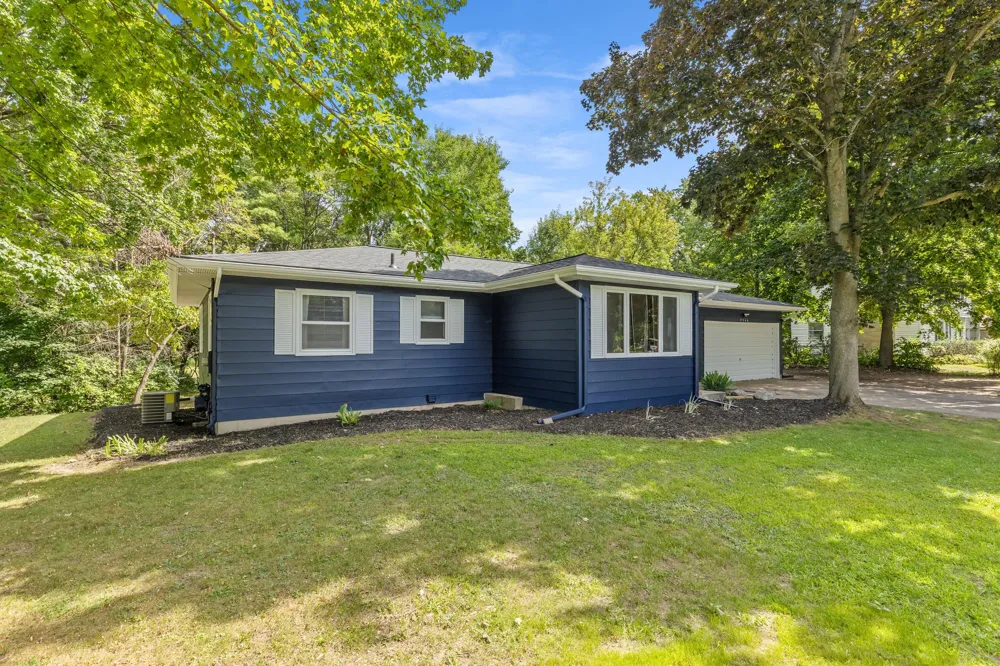 7246 Rezen Drive NE Plainfield Charter Township, MI 49341