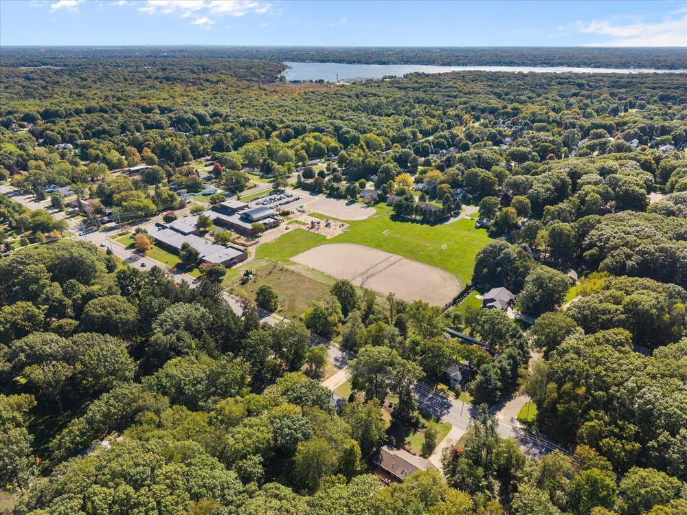 2217 W Lakewood Boulevard Park Township, MI 49424