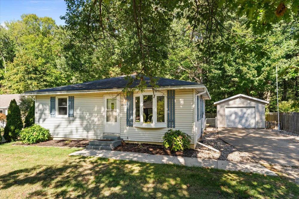 2217 W Lakewood Boulevard Park Township, MI 49424