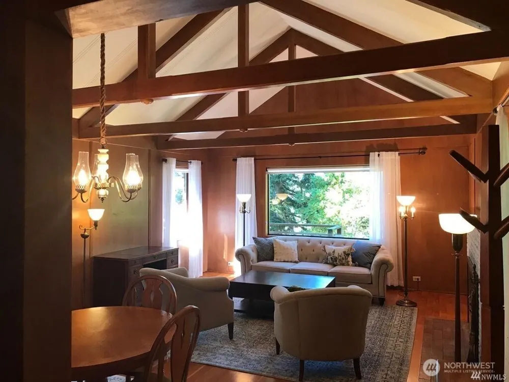 3222 30th Avenue W Seattle, WA 98199