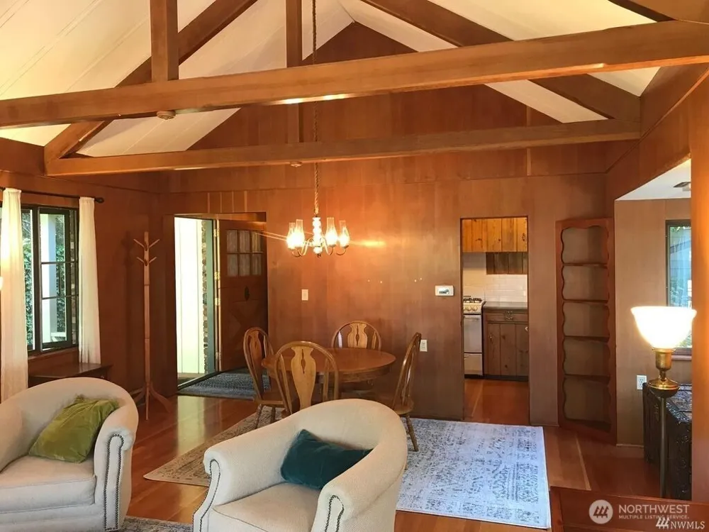 3222 30th Avenue W Seattle, WA 98199