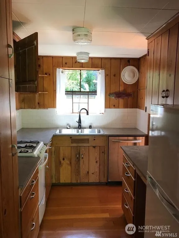 3222 30th Avenue W Seattle, WA 98199