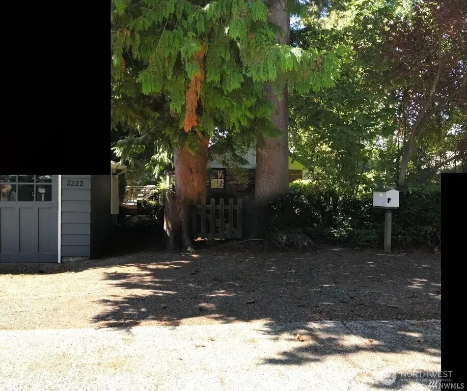 3222 30th Avenue W Seattle, WA 98199