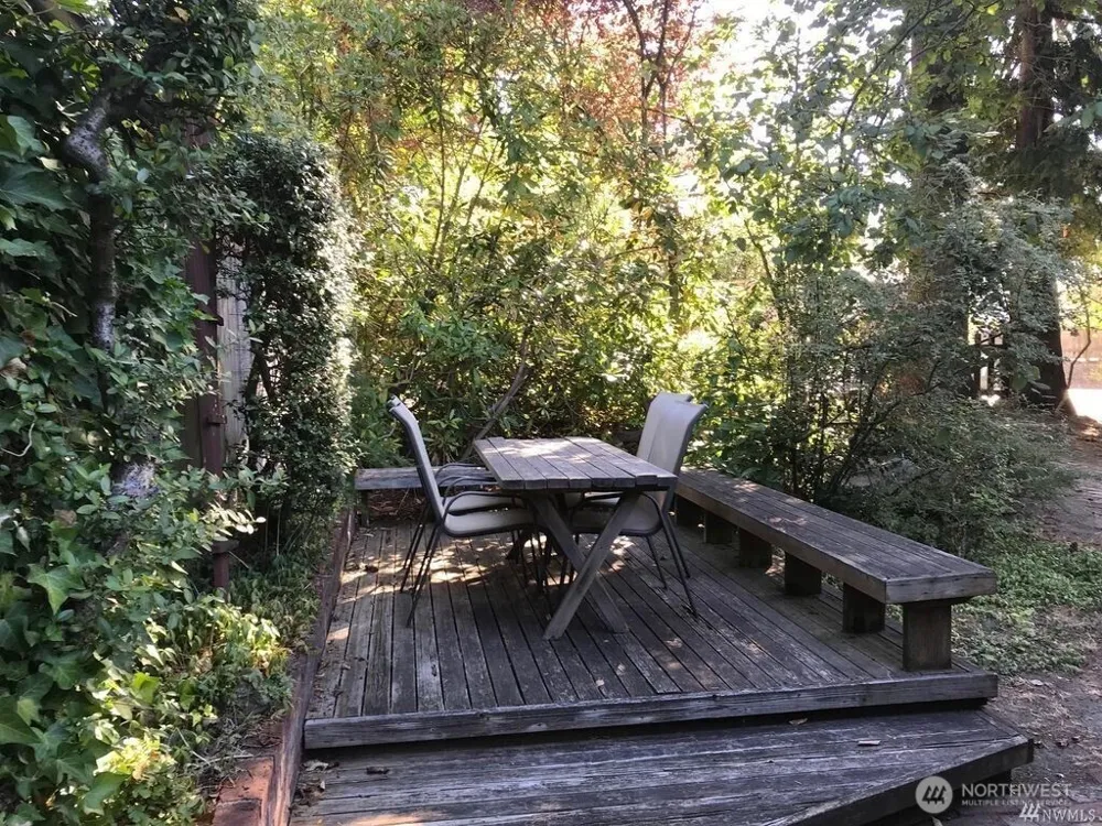 3222 30th Avenue W Seattle, WA 98199