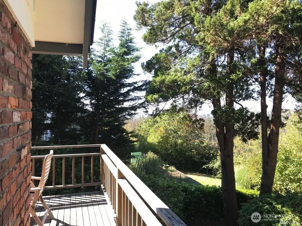 3222 30th Avenue W Seattle, WA 98199