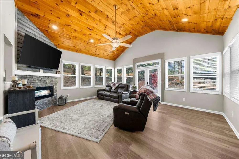 2638 Waters Edge DR Gainesville, GA 30504