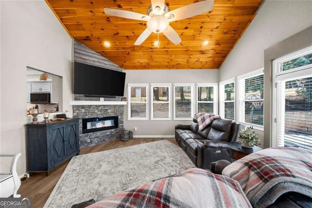 2638 Waters Edge DR Gainesville, GA 30504