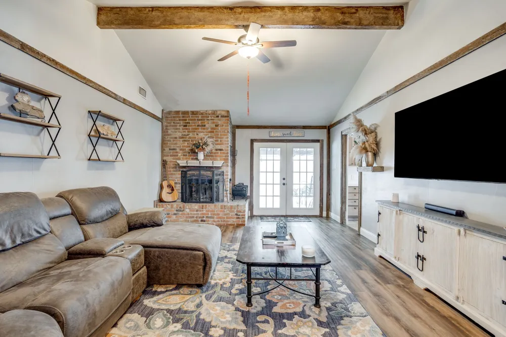 435 SE Gardens Boulevard Burleson, TX 76028