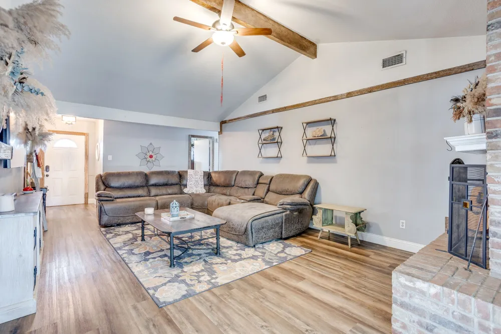 435 SE Gardens Boulevard Burleson, TX 76028