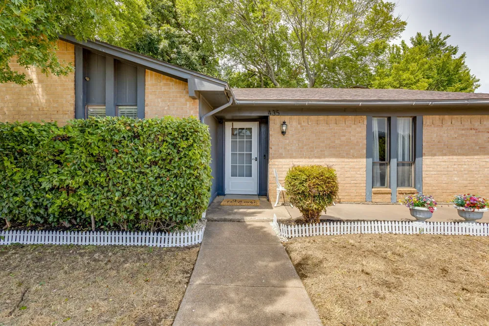 435 SE Gardens Boulevard Burleson, TX 76028