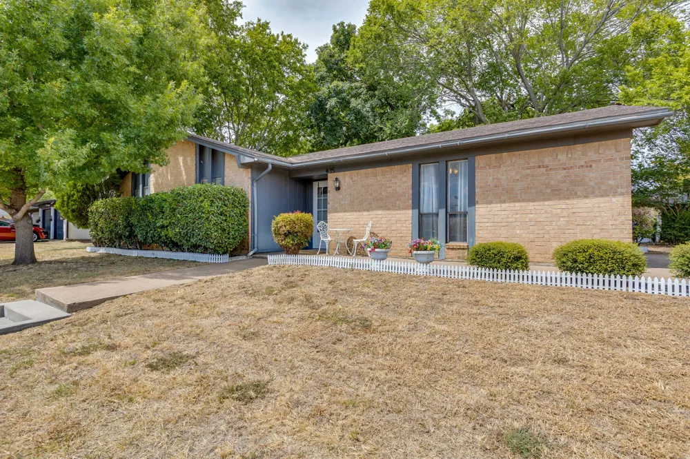 435 SE Gardens Boulevard Burleson, TX 76028