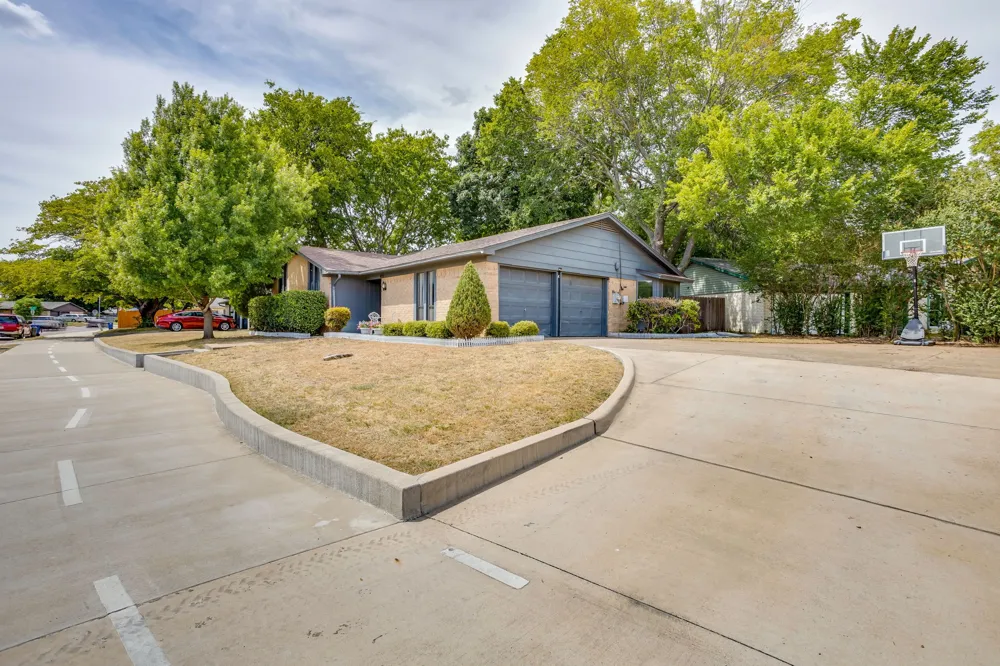 435 SE Gardens Boulevard Burleson, TX 76028