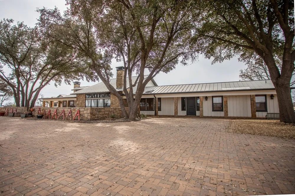 7600 State Highway 6 Albany, TX 76430