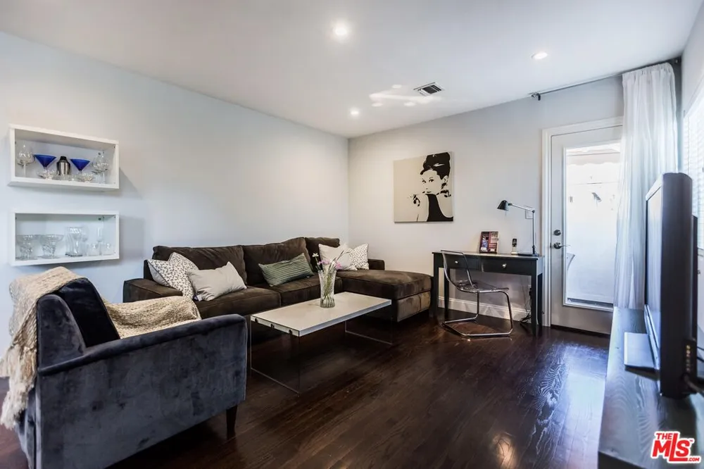 4409 IRVINE AVENUE North Hollywood, CA 91602