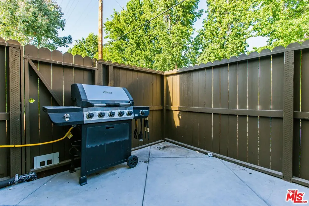 4409 IRVINE AVENUE North Hollywood, CA 91602