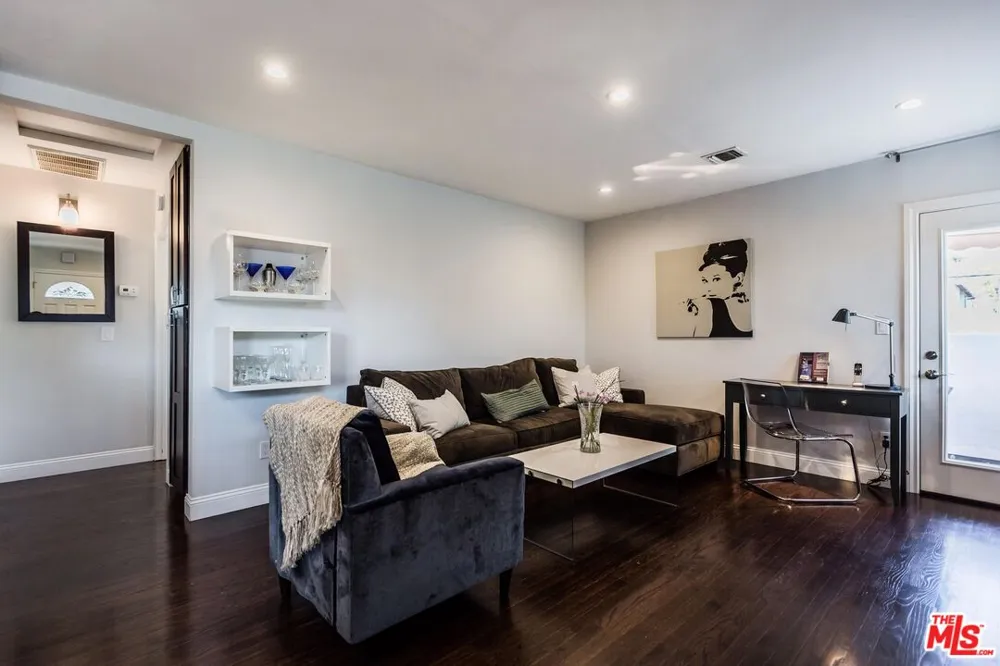 4409 IRVINE AVENUE North Hollywood, CA 91602