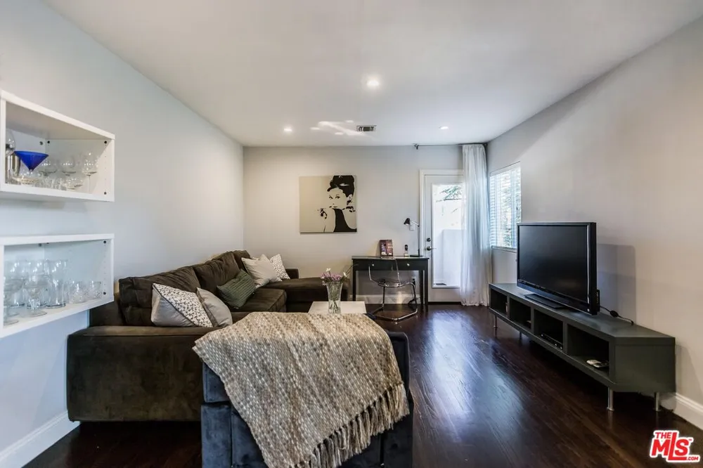 4409 IRVINE AVENUE North Hollywood, CA 91602