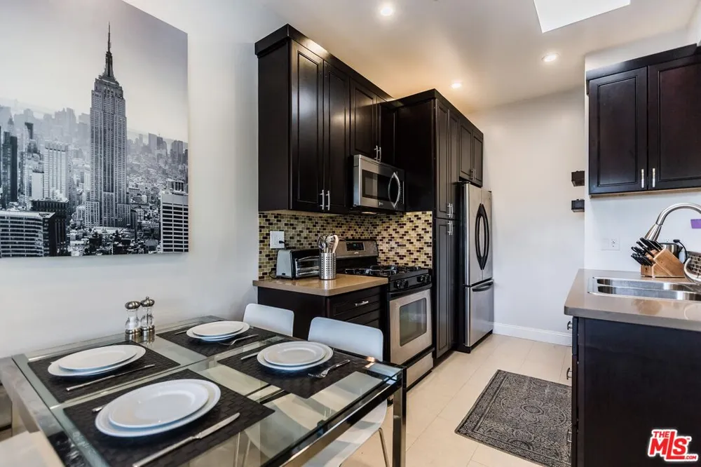 4409 IRVINE AVENUE North Hollywood, CA 91602