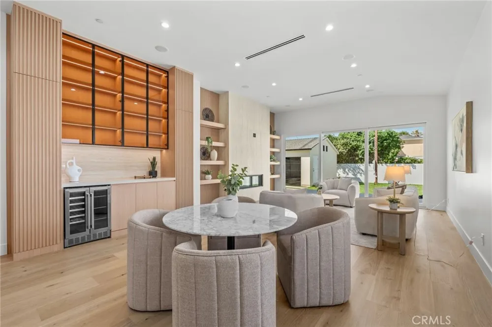 825 Naomi Burbank, CA 91505