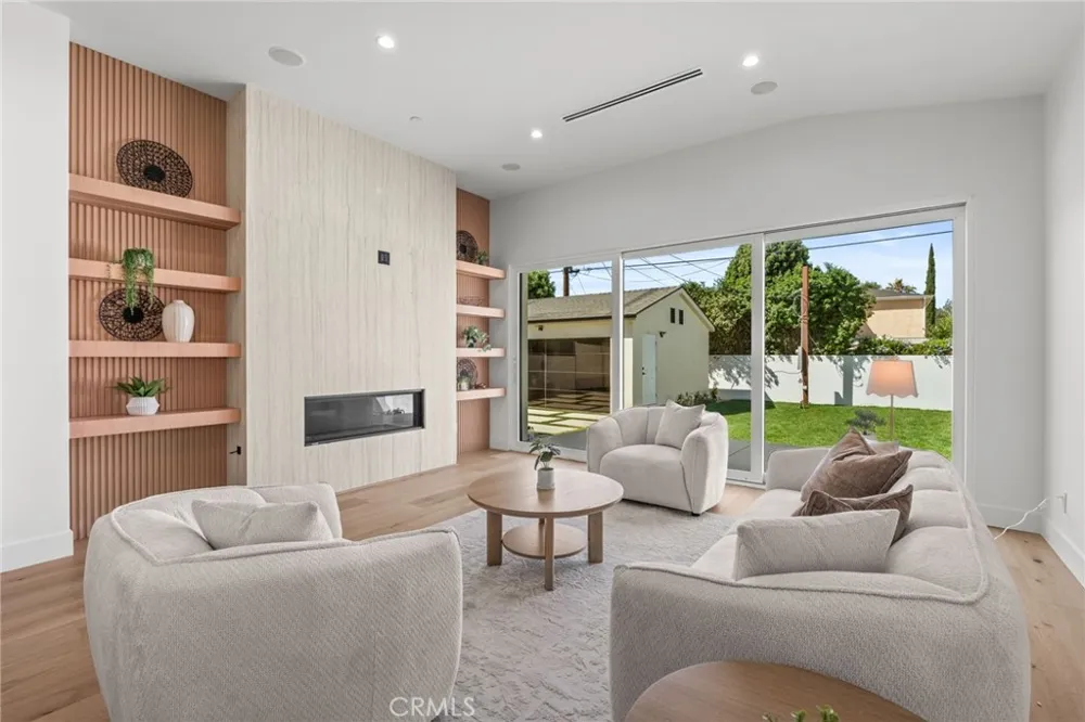 825 Naomi Burbank, CA 91505