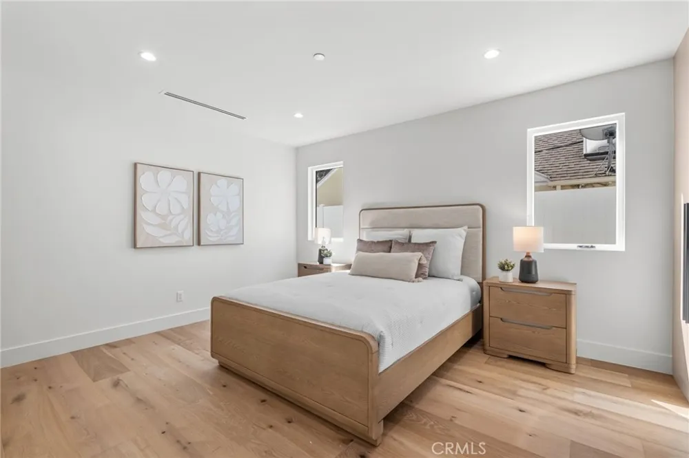 825 Naomi Burbank, CA 91505