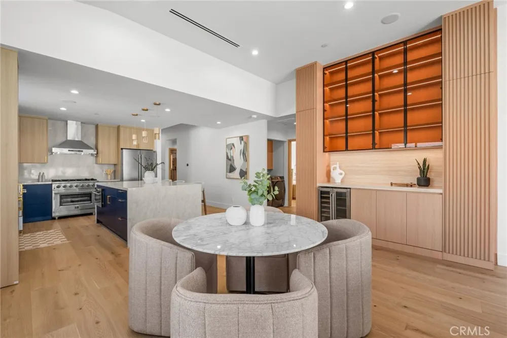 825 Naomi Burbank, CA 91505