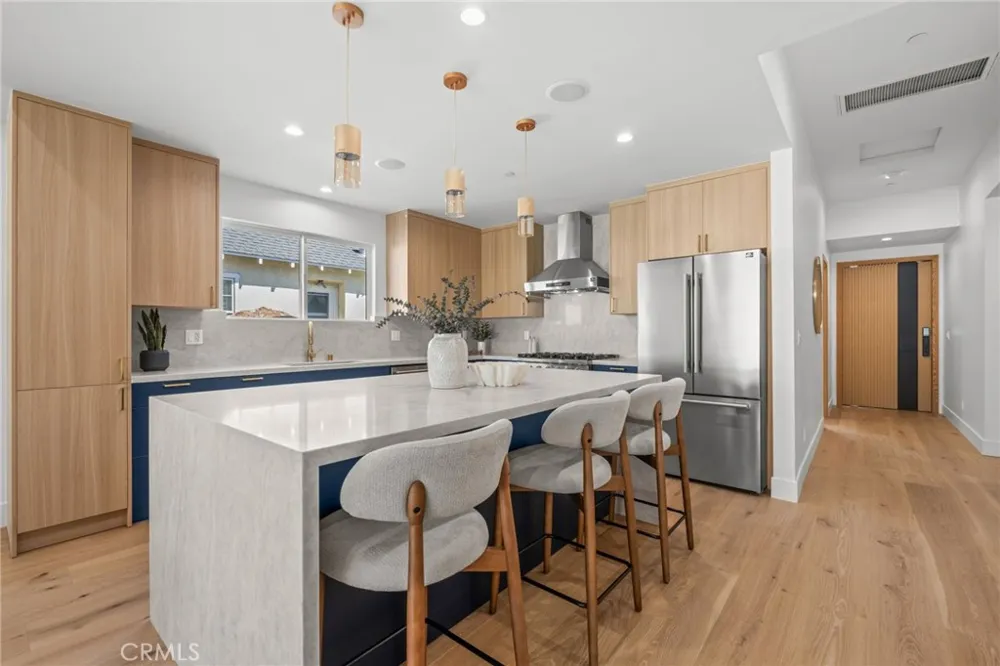825 Naomi Burbank, CA 91505