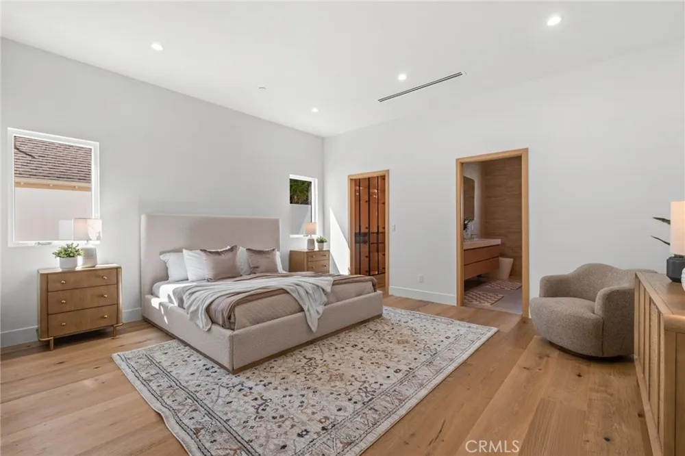 825 Naomi Burbank, CA 91505