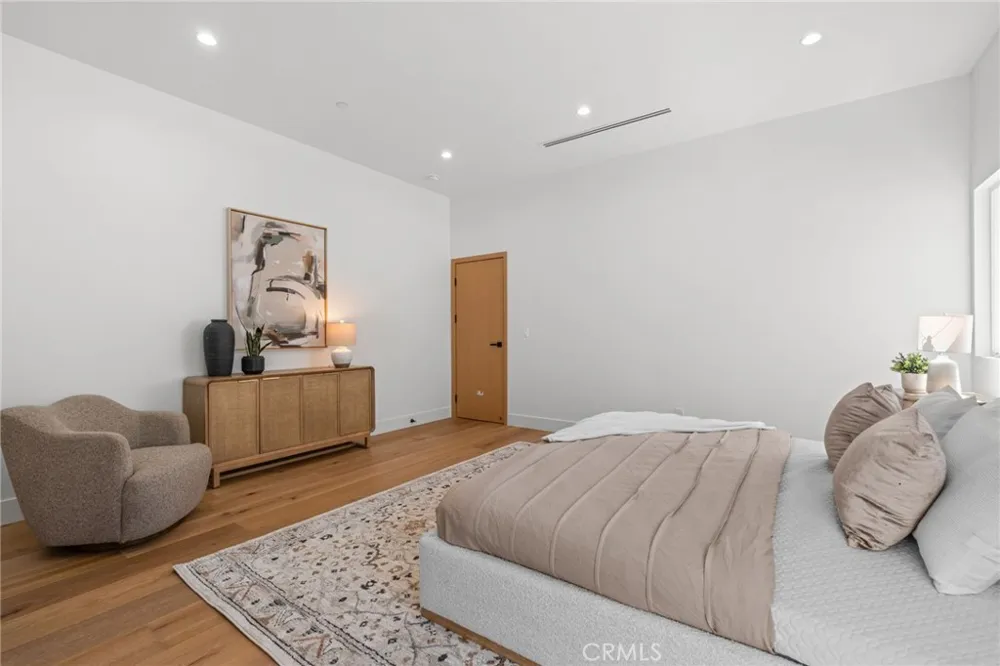 825 Naomi Burbank, CA 91505