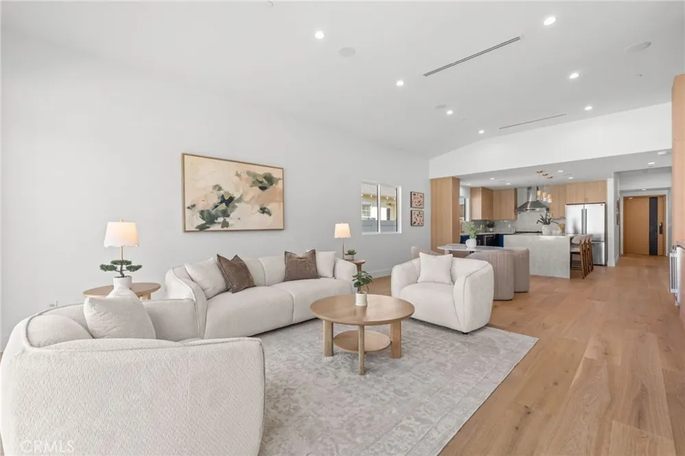 825 Naomi Burbank, CA 91505