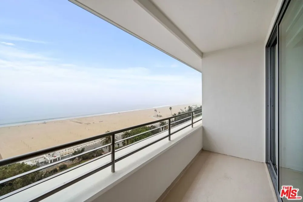 1221 W OCEAN AVENUE #808 Santa Monica, CA 90401