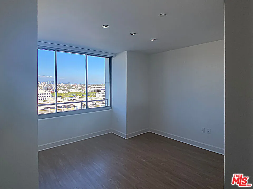 1221 W OCEAN AVENUE #808 Santa Monica, CA 90401